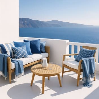 Serin tonlu yastık ve throw’larla hazırlanmış Ege esintili balkon