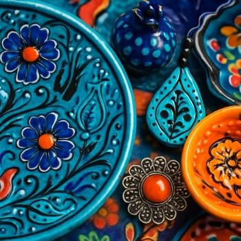 Vurgu rengi olarak kullanılan canlı seramik ve küçük aksesuarlar