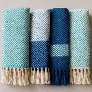 Ege tonlarında mavi çizgili ince throw battaniyeler