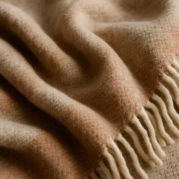 Yumuşak dokulu bir throw battaniyenin kıvrımları
